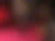 Zwischen den schenkeln deiner strapon-herrin kannst du dich kaum entscheiden, was du zuerst lutschen willst, die langen plateau-heels oder meine großen schwänze.