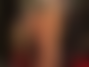 Superglänzende strumpfhosenschichten – herrin vivian ist mit ihren glänzendsten nylons eine so unglaubliche verführerin, die füße, beine und hintern zur schau stellt, während sie zwischen den weichen schichten ihren schwanz melkt.