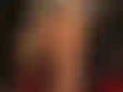 Superglänzende strumpfhosenschichten – herrin vivian ist mit ihren glänzendsten nylons eine so unglaubliche verführerin, die füße, beine und hintern zur schau stellt, während sie zwischen den weichen schichten ihren schwanz melkt.