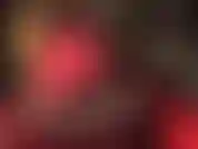 Herrin neckt in seidigen nahtstrümpfen, strumpfbändern und spitzenhöschen und ermuntert zum wichsen, während sie einen ihrer großen weißen strap-ons mit nylonbezug streichelt. Streichle sanft mit mir.