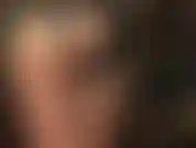 Die meinen großen weißen schwanz von hinten streichelt – und gleichzeitig meinen arsch und meinen schwanz verehrt.