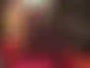 In latex und hauchdünnen schwarzen strumpfhosen.