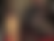 Wenn sie ein besonders glänzendes fetisch-outfit mögen, dann ist dies das richtige für sie – ihre herrin in einem schwarzen, glänzenden, hautengen pvc-catsuit.