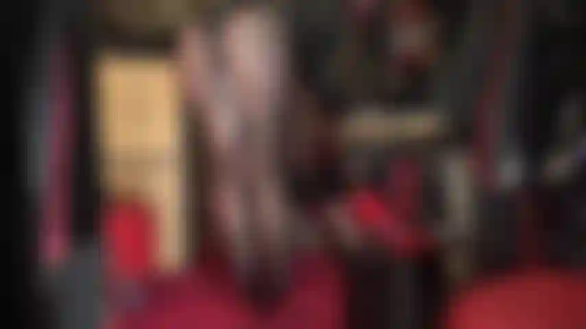 Schwanz und arsch sind deine größte schwäche – steck deine nase in meinen arsch und schnuppere tief daran, während du meinen großen schwanz lutschst.