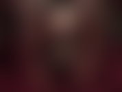 Du lutschst schwänze für meine füße – stell dir das vor … meine weichen nylonfüße sind um einen großen schwanz gewickelt und melken sein sperma … direkt in deinen mund! Mit dem duft meiner feuchten füße in deiner nase.