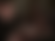 Nylonfüße und kurze haare. Fußfetischistin in einer ganz besonderen schwarzen strumpfhose mit roter naht.