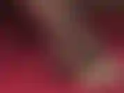 Fußfetischistin, sexy fußgewölbe, baumelnd, schuhspiele in wildlederpantoletten und dunkelbraunen blickdichten strumpfhosen.