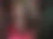 Ultrasexy und ultrasinnlich in schwarzer spitzenunterwäsche und vintage-strümpfen und strumpfbändern. Herrin neckt mit ihrem sexy nackten hintern und ihren nylonbeinen.