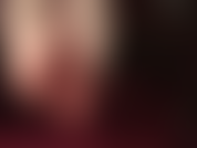 Verehre meine perfekten nackten füße, meine süßen zehen und meine weichen, feuchten sohlen.