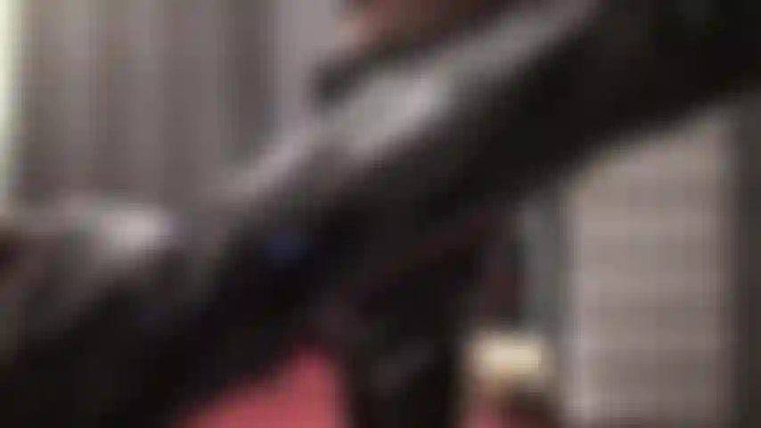 Stiefelfetisch, stiefelverehrung, pvc-arschverehrung – dein herz rast beim anblick der brandneuen, glänzenden overknee-stiefel der herrin. So glatt, so glänzend. Es ist deine pflicht, das so zu halten.