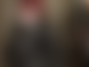 Fetisch für hochgestellte kragen – herrin vivian lässt die kragen von hemden mit knöpfen, lackmänteln und lederjacken hochspringen und neckt diese schönen großen kragen mit einem dildo.