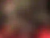 Genießen sie dieses sehr sexy bein-teaser in mehrlagigen strumpfhosen und pumps mit leopardenmuster, einem sexy kurzen, engen kleid und satinhandschuhen.