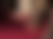 Lutsch die hübschen nackten zehen der herrin, als nächstes kommt ein riesiger schwanz. Ich werde dir deinen schwanz direkt zwischen meine füße stecken und das sperma direkt in deinen mund massieren.