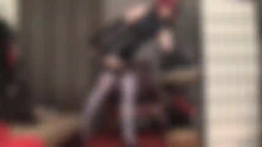 Blaue strümpfe und strap-on-dominanz – so sinnlich wie am anfang … es wird hart. Herrin braucht einen guten schwanz. Dein schlampenmund passt genau.