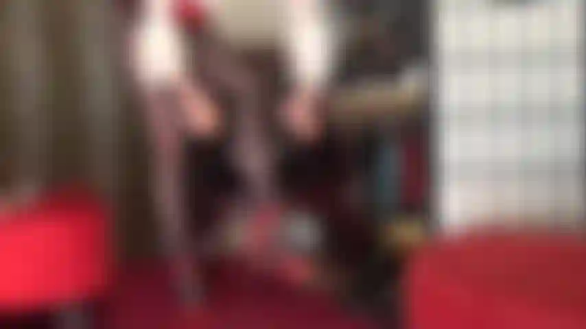 Spaß mit einem spritzenden dildo – herrin vivian schnallt sich ihren spritzenden dildo um, um dich mit einer leckeren ladung sperma zu versorgen.