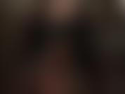 Riech an meinen nylonfüßen. Ich weiß, wie sehr du dich nach den warmen, feuchten sohlen sehnst, die fest auf dein gesicht gedrückt werden und du ihren berauschenden duft einatmest.