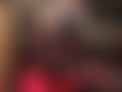 Wichse auf meine nylonsohlen in schwarzen nahtstrumpfhosen, oder noch besser: schiebe deinen nylonumhüllten sklavenschwanz zwischen meine füße und lass ihn von meinen geschickten händen und füßen melken. Inklusive abspritz-countdown.