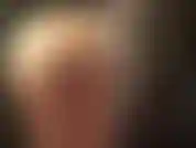 Die weichen lycra-handschuhe der herrin sind über einem schwarzen dildo angebracht, während sie ihren wundervollen runden hintern und ihre schenkel in hochglänzenden strumpfhosen bewundern können.