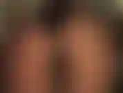 Arschverehrung in schwarzen, durchsichtigen strumpfhosen und einem lycra-tanga-body. Ganz nah und persönlich, der perfekte, runde arsch von herrin vivian direkt vor ihrem gesicht.