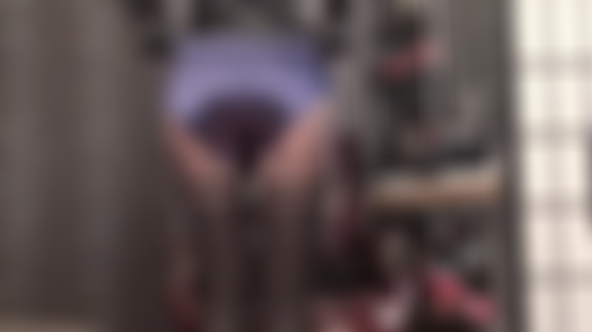 Herrin neckt mit satinhöschen, bis du nicht mehr kannst – diese satinhöschen sehen auf strumpfhosen mit strumpfhaltermuster wundervoll aus, jedes paar für sich und übereinander. Wie viele glänzende satinunterhosen verträgt dein schwanz?