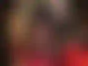 Ein riesiger weißer strapon – verehre die massive schwanzbeule der herrin in einem engen, kurzen rock. Ich sehe, wie dir beim anblick dieses wunderschönen stücks fleisch, das zwischen meinen beinen baumelt, das wasser im mund zusammenläuft, während du meinen arsch küsst.