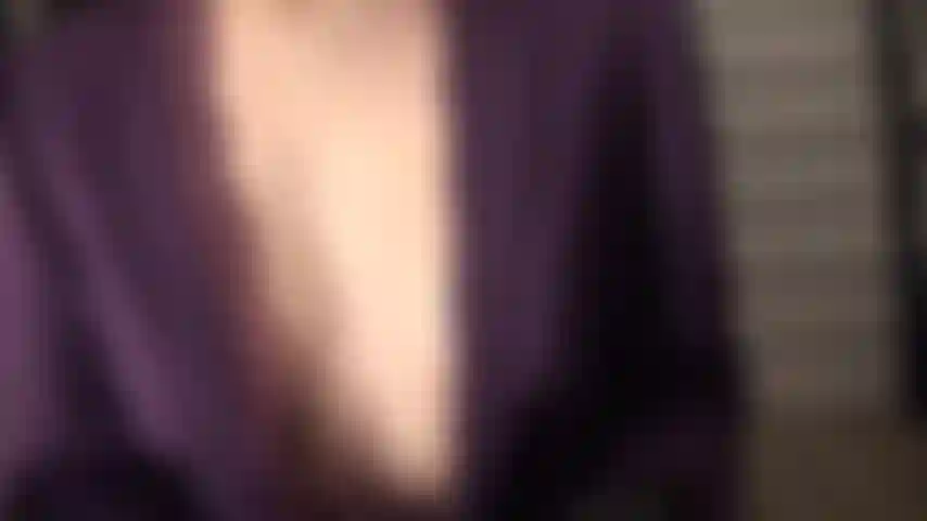 Gefallen dir die brüste einer herrin? – Dieses outfit macht dich so an, dass du sogar dein eigenes sperma probieren würdest.