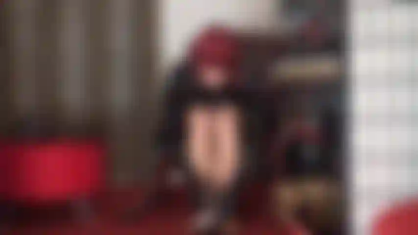 Strumpfhosen-footjob mit einem dildo in einem high heel – wenn du doch nur auch deinen sklavenschwanz in einen ihrer high heels stecken könntest, während die fußgöttin mit ihren warmen sohlen und zehen und genau der richtigen menge spucke das sperma herausmelkt.