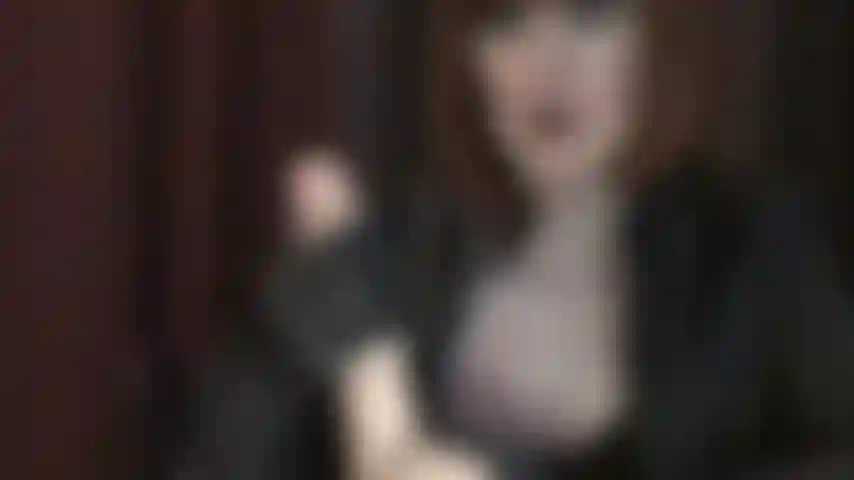 Femdom lederhandschuhe handjob – du wirst nicht gehen, bis die herrin dir all dein sperma herausgezogen hat, und dich dabei so gut an den rand treibt.