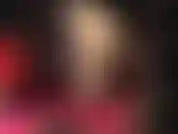 Die mich mit nackten füßen neckt – fahre mit deiner zunge zwischen meine köstlichen zehen und über meine faltigen fußsohlen …