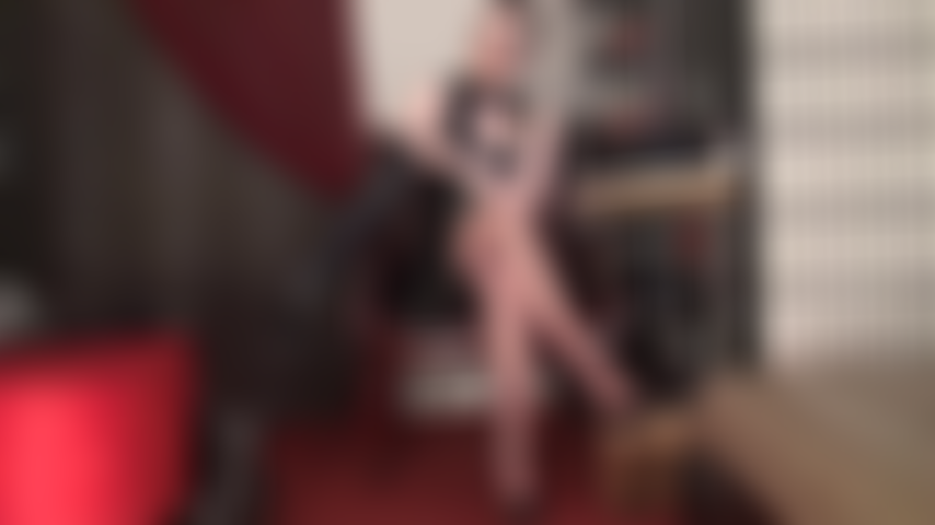 Fetisch-handjob mit langen schwarzen lederhandschuhen.