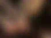 Komm auf die schönen füße der herrin mit den rot lackierten zehennägeln. In diesem seltenen clip streichelt die herrin mit ihrem schwarzen strap-on ihre füße.