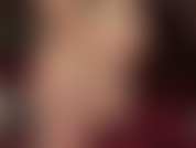 Fußfetischistin – verehre die sexy, glänzenden, hautfarbenen strumpfhosenfüße meiner herrin. Glänzende, leckere fußsohlen und zehen wackeln direkt vor deinem gesicht. Du kannst sie fast schmecken und riechen.