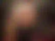 Die arschverehrung ohne und mit einem großen weißen strap-on betreibt.