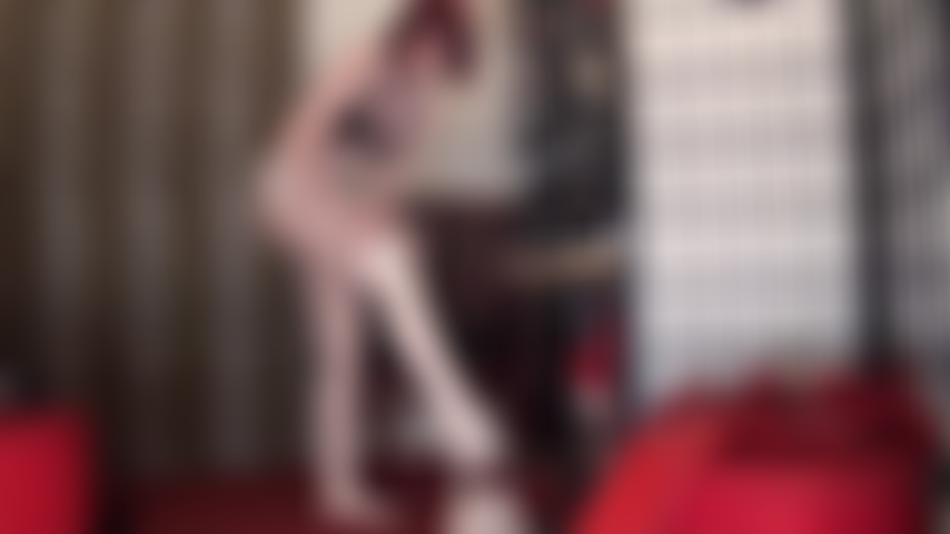 Latex-fetisch-handjob – glänzende weiße strumpfhosenschichten, rotes gummikleid und latexhandschuhe, die das sperma aus deinem schwanz melken.