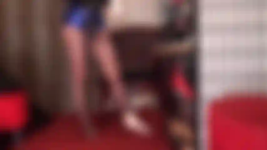 Eine sockenwichserin – nichts macht dich mehr an als eine stinkende frauensocke zum wichsen. Zieh dir eine schmutzige socke über den schwanz und wichs ihn.