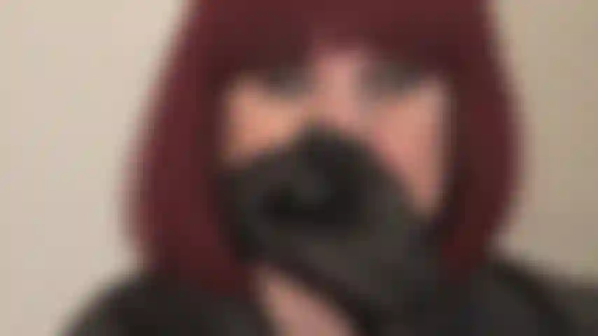 Meine weichen lederhandschuhe greifen nach deiner seele.