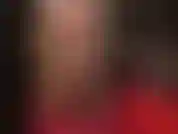 Glänzende strümpfe und strumpfhalter über hellbraunen strumpfhosen, hautfarbene pumps – bein- und arschverehrung. Du weißt genau, dass herrin vivian die schönsten beine und den schönsten arsch hat. Du musst kommen, um nylon-perfektion anzubeten.