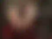 Handjob mit latexhandschuhen und strap-on mit fußfetisch, gefolgt von arschfetisch mit füßen und schwanz.