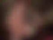 Trage hübsche, durchsichtige, glänzende strumpfhosen in lavendelfarbe an nackten beinen und sexy füßen, um meine nylon-subs und fetischisten zu necken.