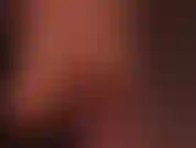 Einzigartige, zweifarbige, blickdichte strumpfhose mit ombre-effekt in koralle und lila. Diese strumpfhose ist heiß, 2 farben, koralle an den füßen und lila an den oberschenkeln.