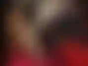 Trink den leckeren speichel deiner latexgöttin und verehre ihren perfekten körper in engem, glänzendem gummi.