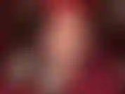 Reinige meine schmutzigen nackten füße, während ich aus hübschen pumps steige, verschwitzt und voller geschmack, damit du sie von meinen sohlen lecken und an meinen zehen saugen kannst ... Öffne deinen mund, fußsklave, zunge weit raus!