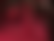 Knien sie zu füßen ihrer göttin und verehren sie diese umwerfenden, glänzenden roten lackstiefel.