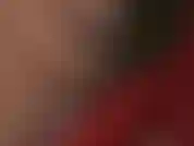 Süchtig nach latexhandschuhen – dieses heiße rote paar ist so aufregend. Du würdest diese handschuhe lieben, die um deinen hals gewickelt sind und in deinen mund und hintern gleiten. Mmmm.