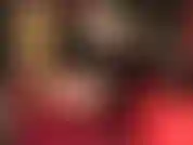 Eine glänzende, pure verführung – verehren sie meinen hintern, meine hüften, meine schenkel und beine in glänzenden strumpfhosen über weißen, seidigen spitzenstrümpfen.