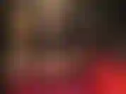 Herrin hockt in strumpfhosen und high heels und wichst ihren großen weißen stryker-strap-on. Streichle mit, während du meinen tollen arsch in einem knappen tanga-outfit und hauchdünnen schwarzen nylons bewunderst.