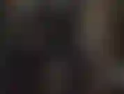 Hautenger latex-catsuit, arschverehrung – herrin öffnet langsam den reißverschluss …