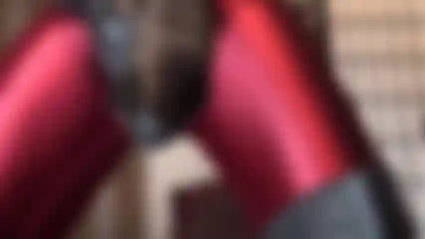 Du bist eine schlampe für großen schwarzen schwanz – die anbetung riesiger schwarzer monsterschwänze. Dieser riesige schwarze strapon, der in deinem gesicht baumelt, lässt deinen mund automatisch öffnen.