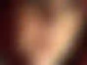 Bete meinen sexy arsch in extrem glänzenden strumpfhosen und glänzenden shorts an. Trink meinen leckeren spucke.