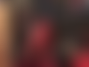 Du liebst meine sexy füße. Rieche an ihnen, wenn sie aus diesen sexy roten lederstiefeln kommen – warm und feucht. Atme das berauschende aroma direkt in deine nase ein.